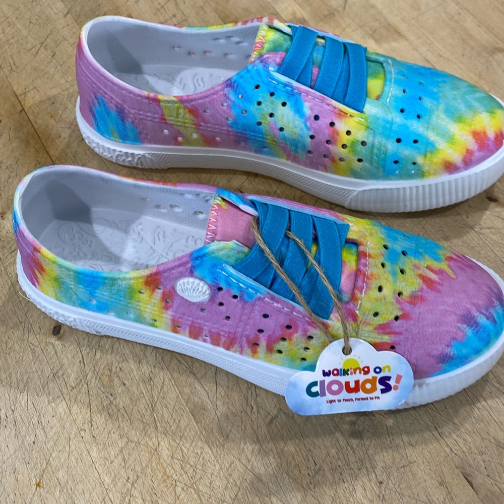 New Blowfish Malibu slip on size 3